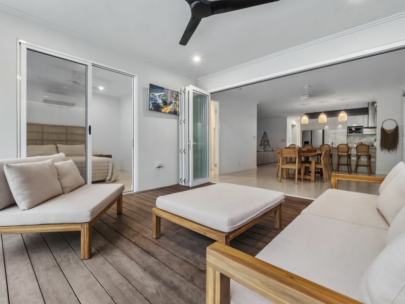 76 Cascade Blvd, Palm Cove QLD 4879