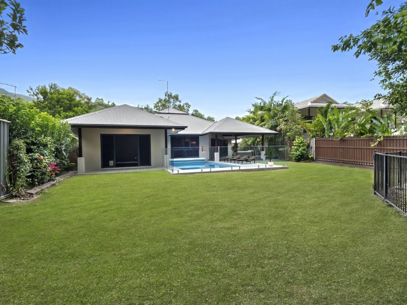 3 Muller St, Palm Cove QLD 4879