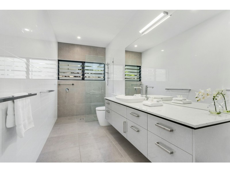 19 Onyx St, Clifton Beach QLD 4879