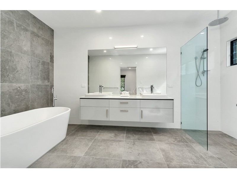 19 Onyx St, Clifton Beach QLD 4879