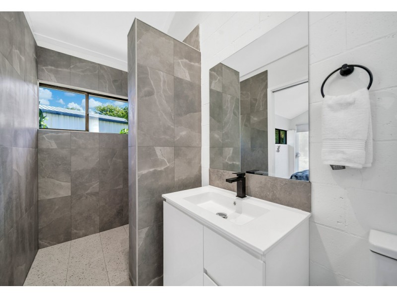 6 Wongaling Beach Road, Wongaling Beach QLD 4852