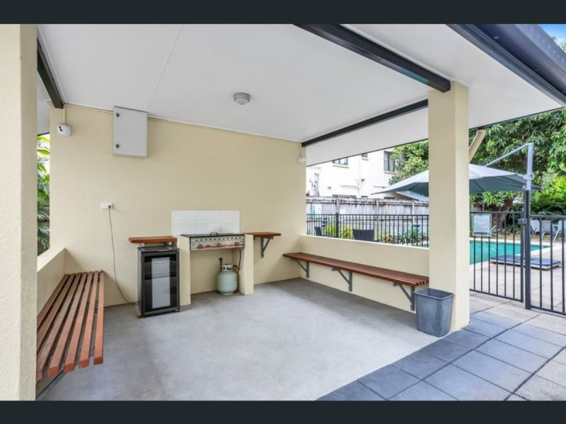 4/516 Varley St, Yorkeys Knob QLD 4878