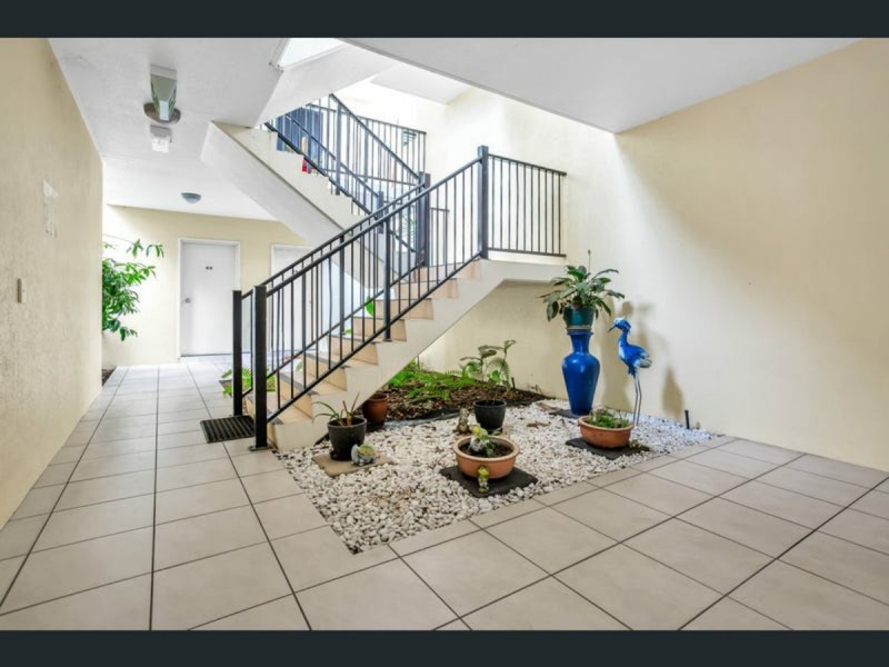4/516 Varley St, Yorkeys Knob QLD 4878