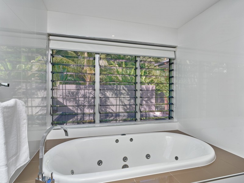21 Aurelia Rd, Palm Cove QLD 4879