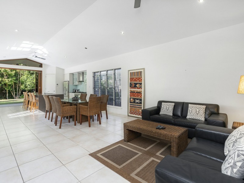 21 Aurelia Rd, Palm Cove QLD 4879