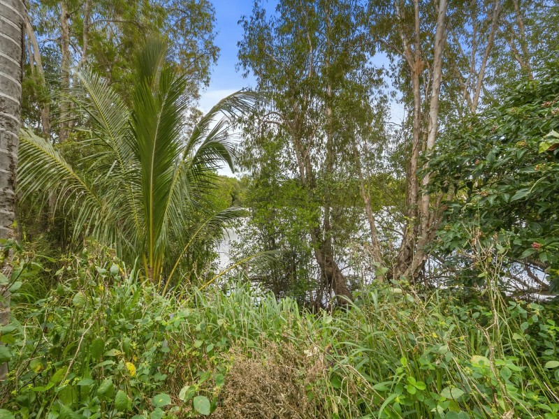 27 Oak Street, Holloways Beach QLD 4878