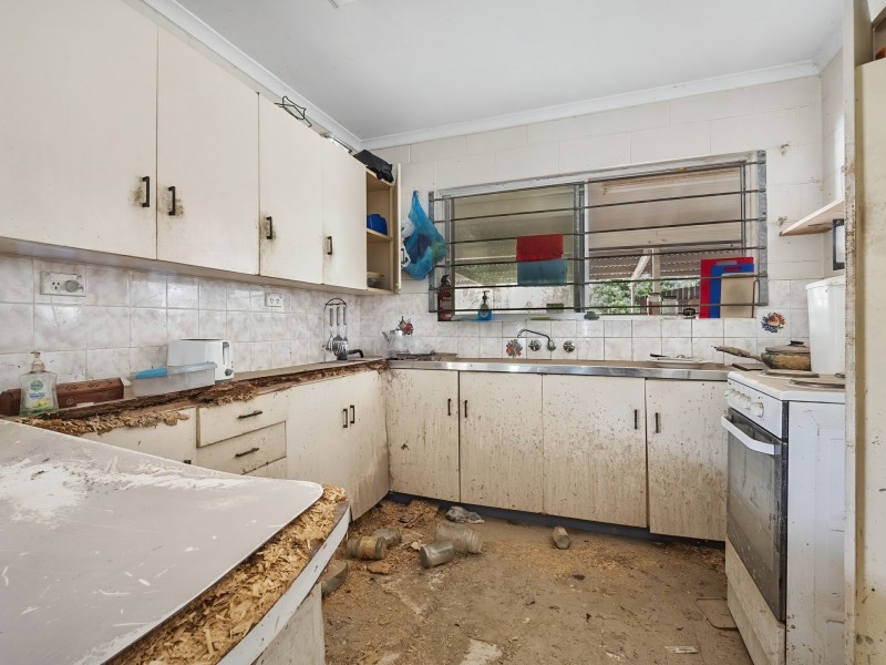 27 Oak Street, Holloways Beach QLD 4878