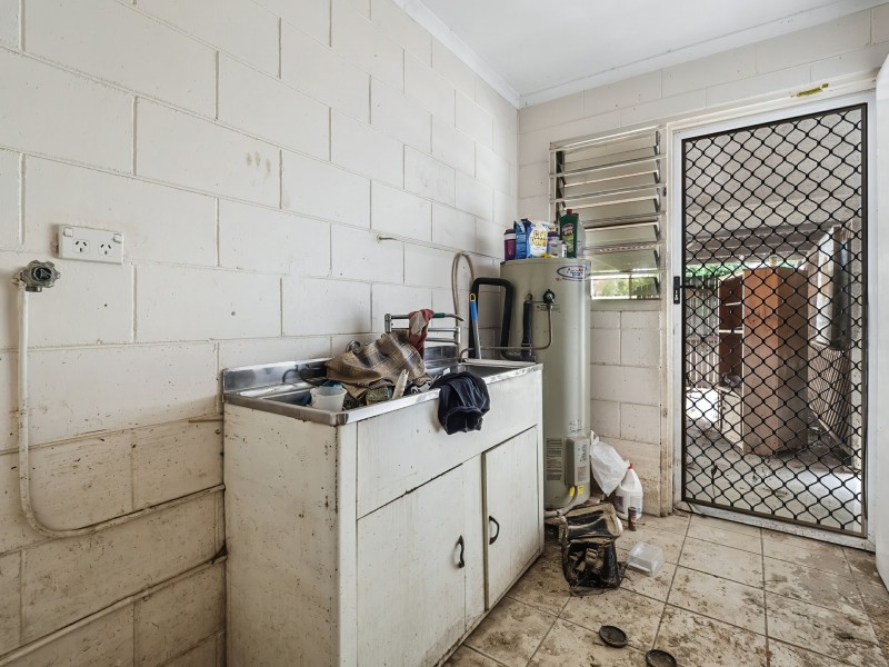 27 Oak Street, Holloways Beach QLD 4878
