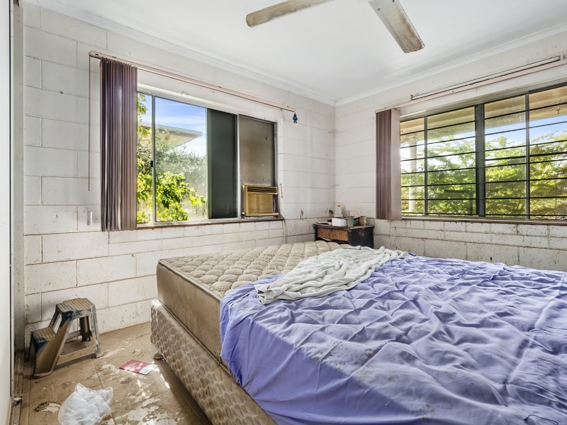27 Oak Street, Holloways Beach QLD 4878