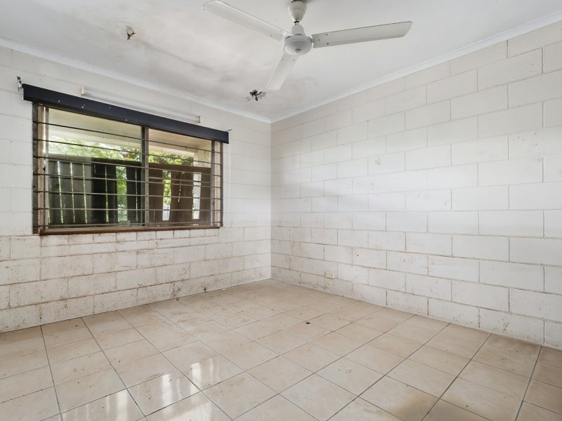 27 Oak Street, Holloways Beach QLD 4878