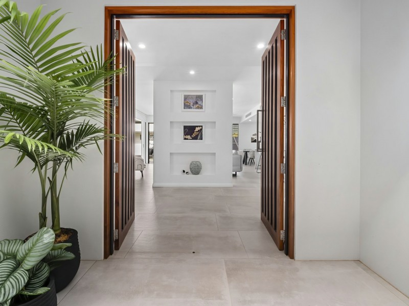 25 Freshwater Avenue, Palm Cove QLD 4879