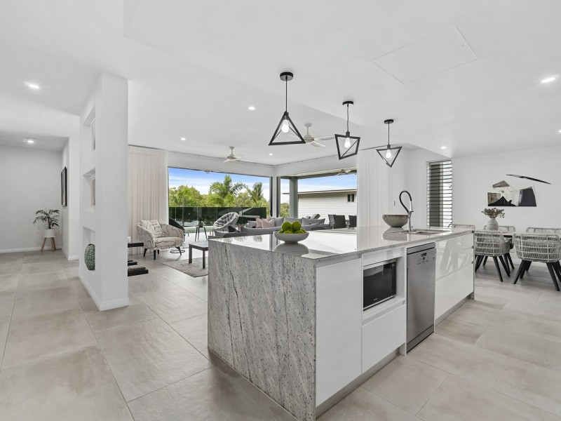 25 Freshwater Avenue, Palm Cove QLD 4879