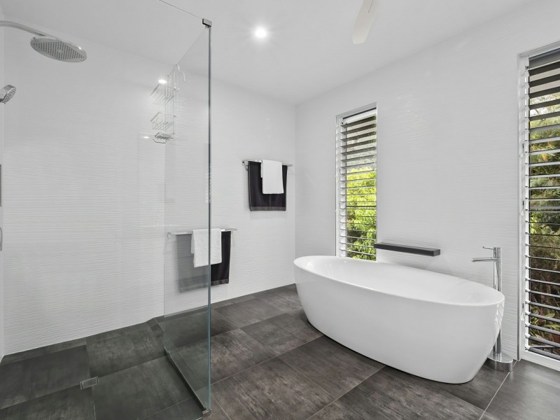 25 Freshwater Avenue, Palm Cove QLD 4879