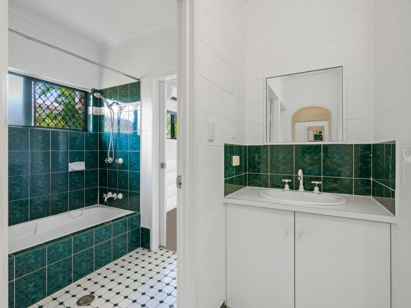 75 Moore Road, Kewarra Beach QLD 4879