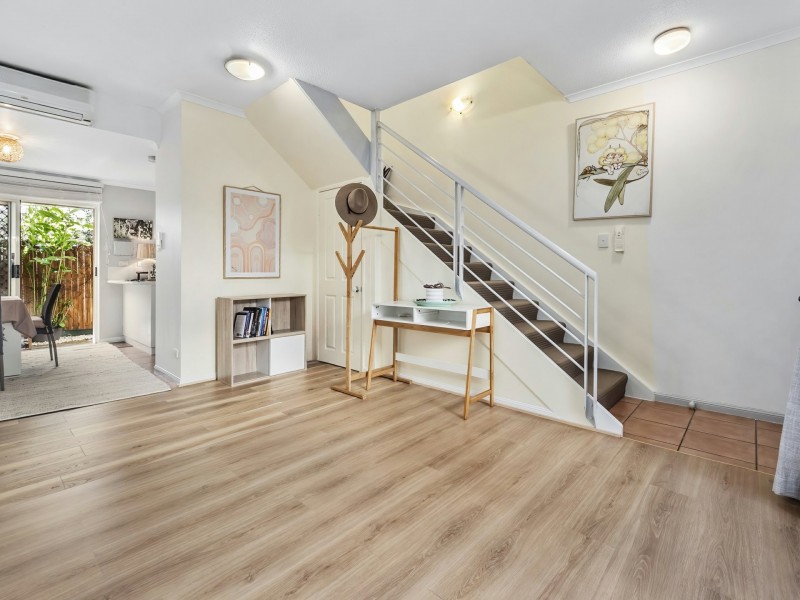 1/205 McLeod Street, Cairns North QLD 4870