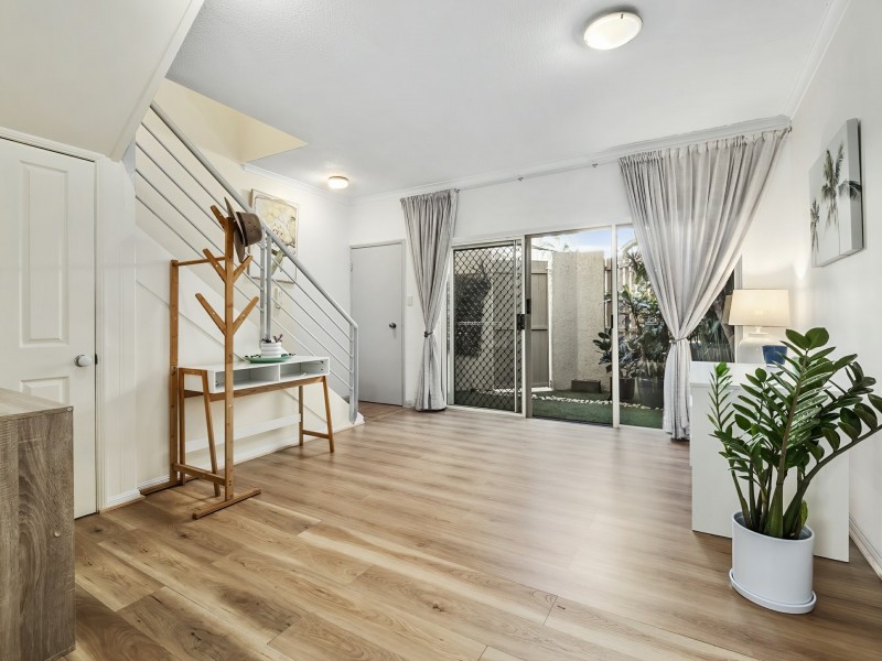 1/205 McLeod Street, Cairns North QLD 4870