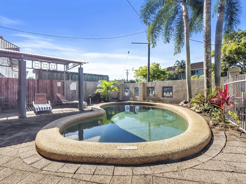 1/205 McLeod Street, Cairns North QLD 4870