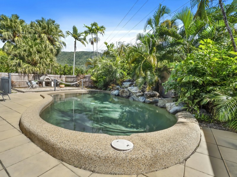 89 Cedar Road, Palm Cove QLD 4879