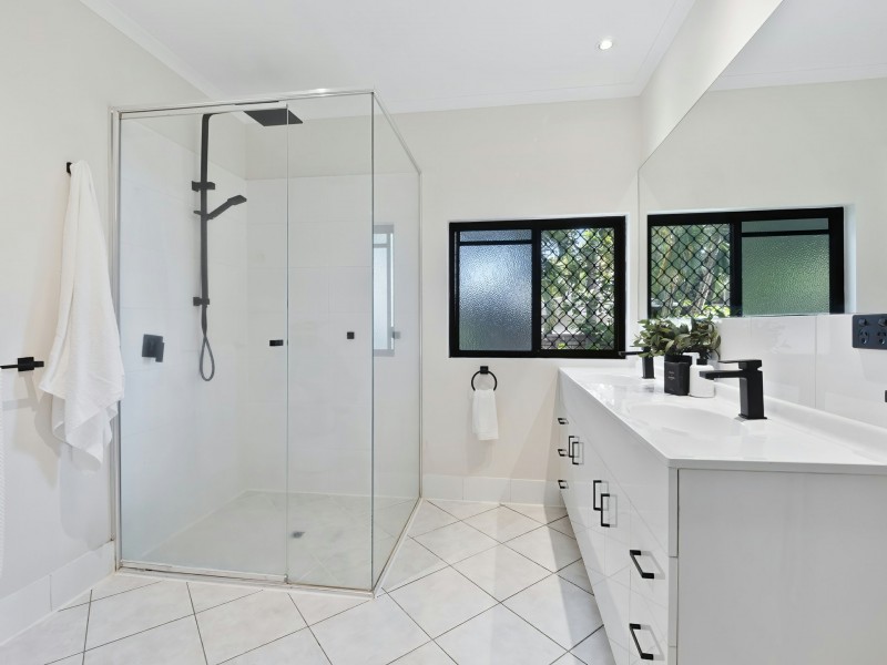 89 Cedar Road, Palm Cove QLD 4879