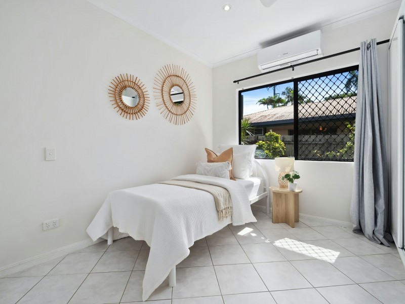 89 Cedar Road, Palm Cove QLD 4879