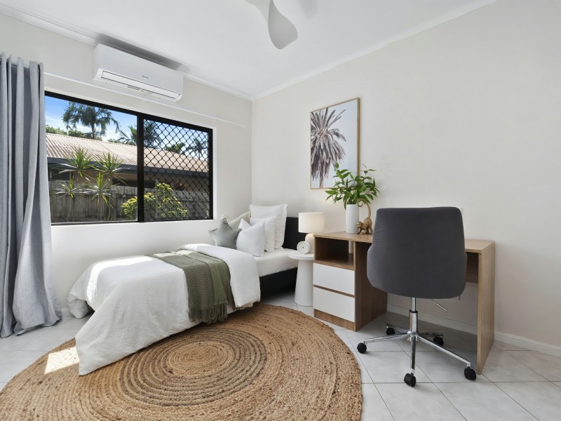 89 Cedar Road, Palm Cove QLD 4879