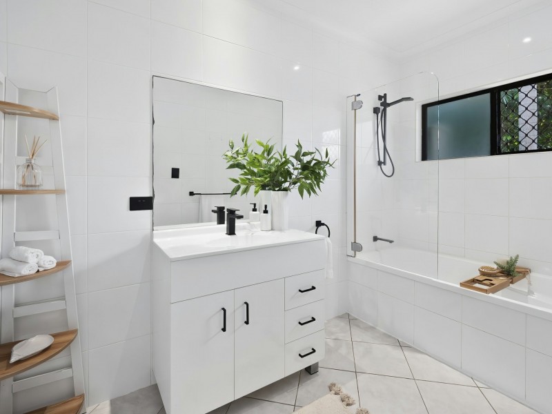 89 Cedar Road, Palm Cove QLD 4879