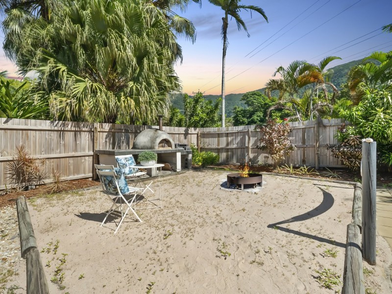 89 Cedar Road, Palm Cove QLD 4879