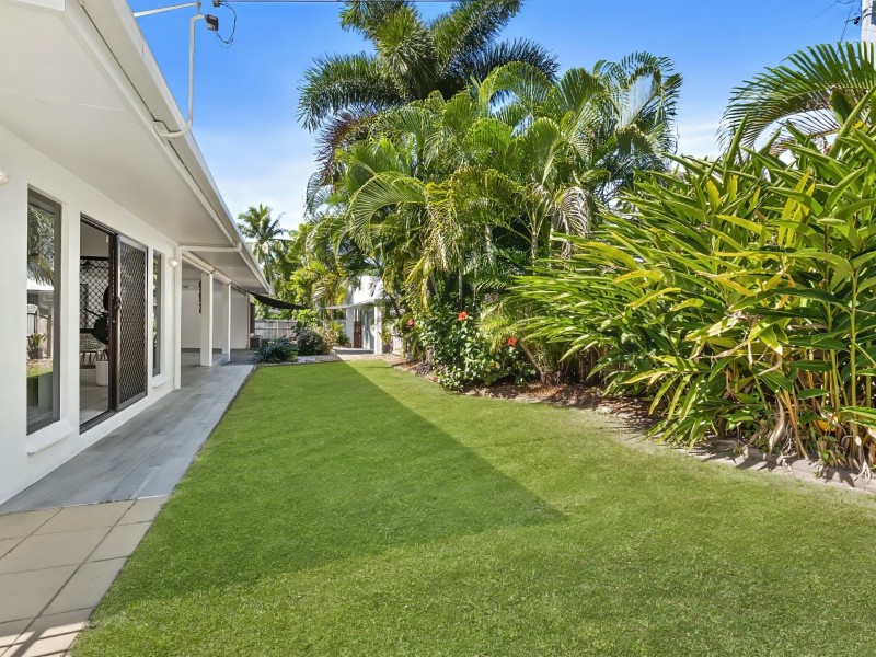 89 Cedar Road, Palm Cove QLD 4879