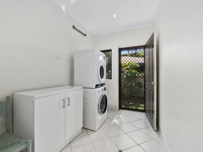 89 Cedar Road, Palm Cove QLD 4879