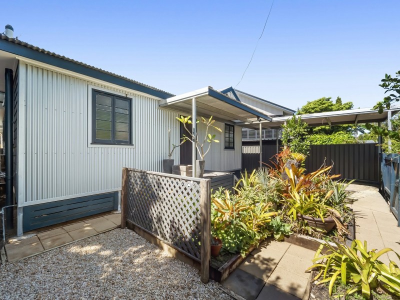 34 Christensen Street, Machans Beach QLD 4878