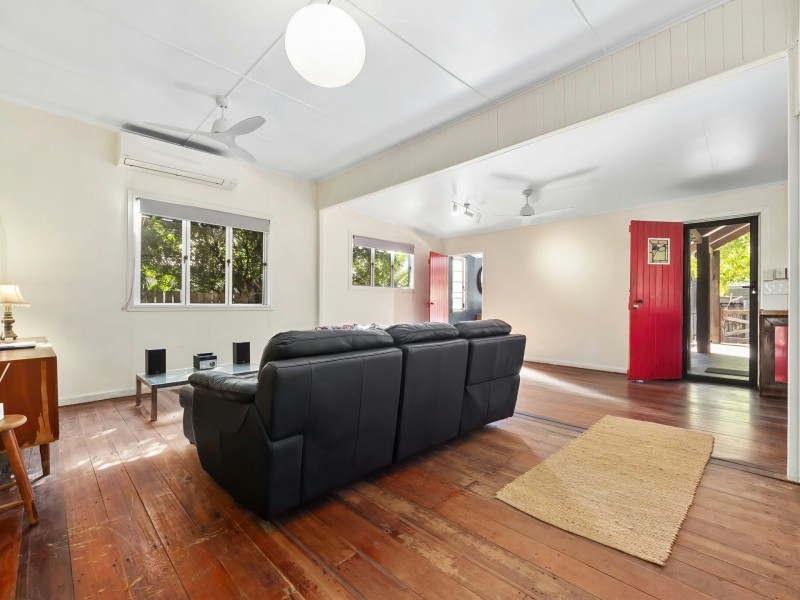 34 Christensen Street, Machans Beach QLD 4878