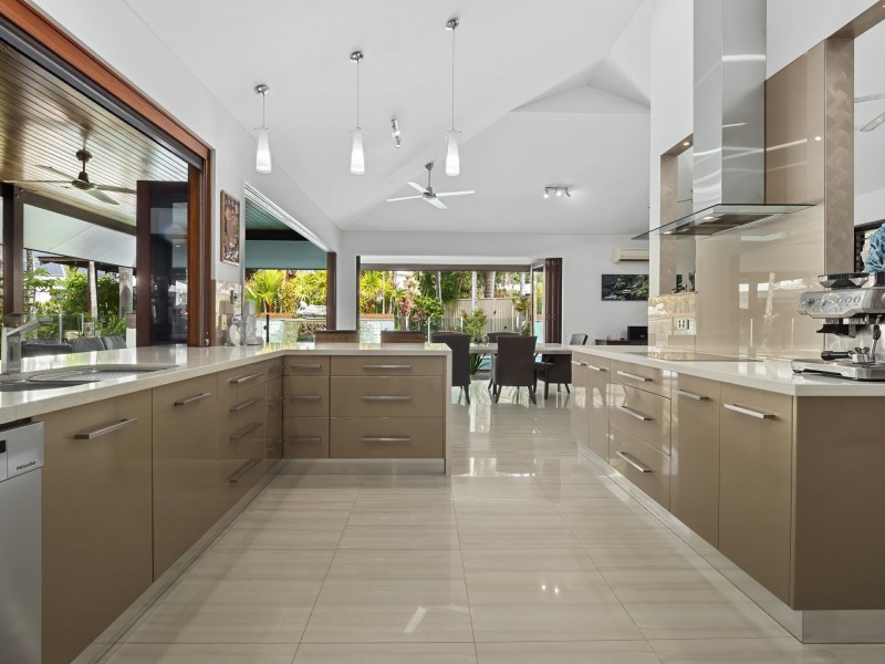 13 Lillian Road, Palm Cove QLD 4879