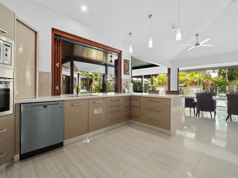 13 Lillian Road, Palm Cove QLD 4879