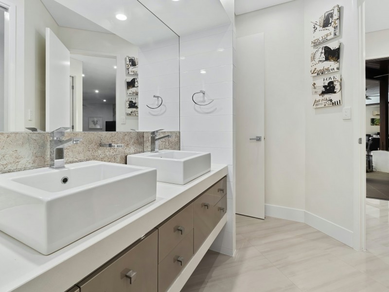 13 Lillian Road, Palm Cove QLD 4879