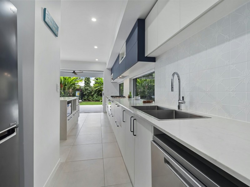 15 Endeavour Road, Clifton Beach QLD 4879