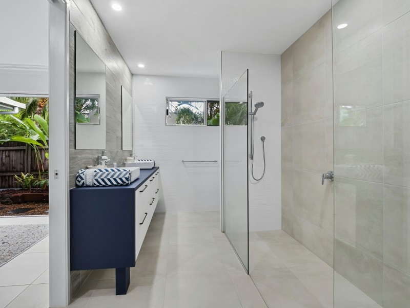 15 Endeavour Road, Clifton Beach QLD 4879