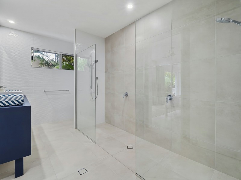 15 Endeavour Road, Clifton Beach QLD 4879