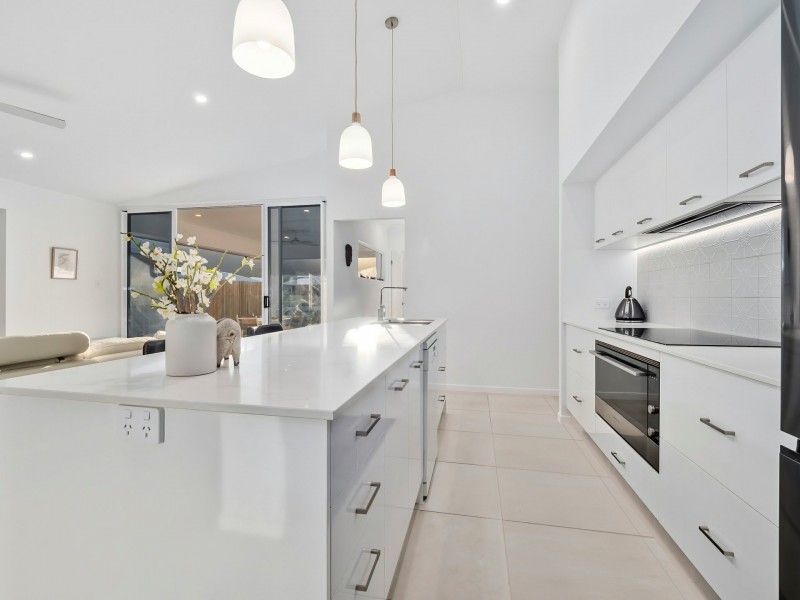 12 Rockingham Parade, Smithfield QLD 4878