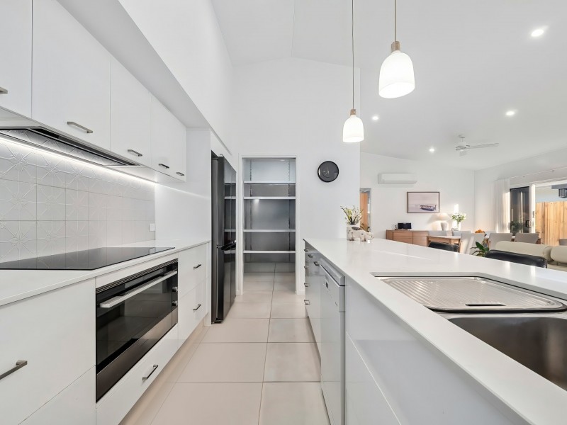 12 Rockingham Parade, Smithfield QLD 4878