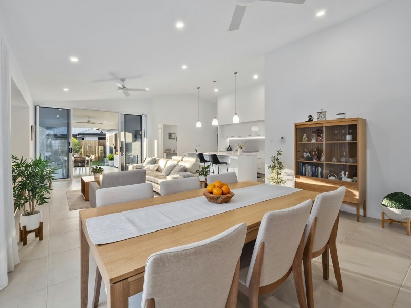 12 Rockingham Parade, Smithfield QLD 4878