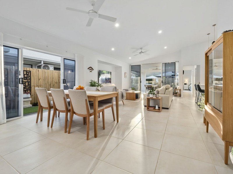 12 Rockingham Parade, Smithfield QLD 4878