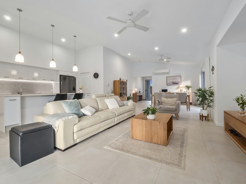 12 Rockingham Parade, Smithfield QLD 4878