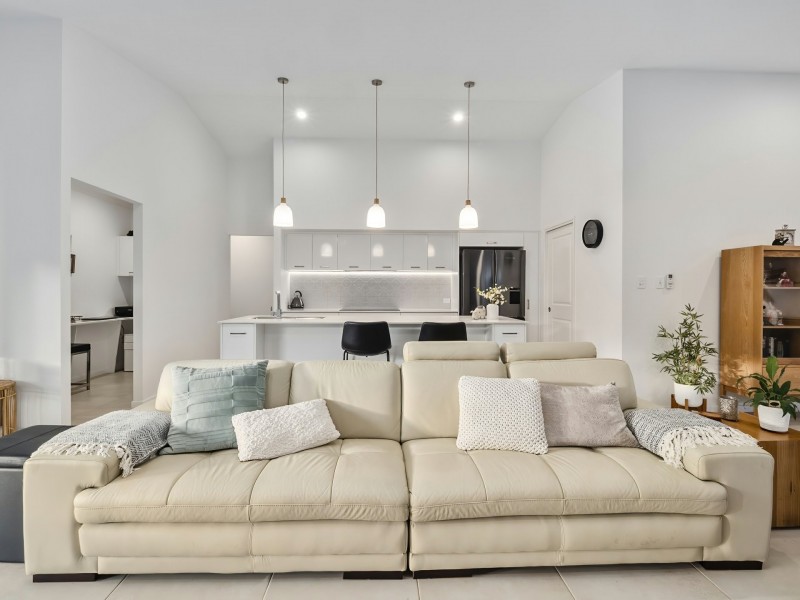 12 Rockingham Parade, Smithfield QLD 4878