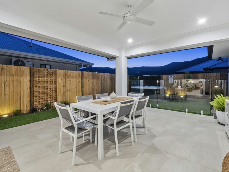 12 Rockingham Parade, Smithfield QLD 4878