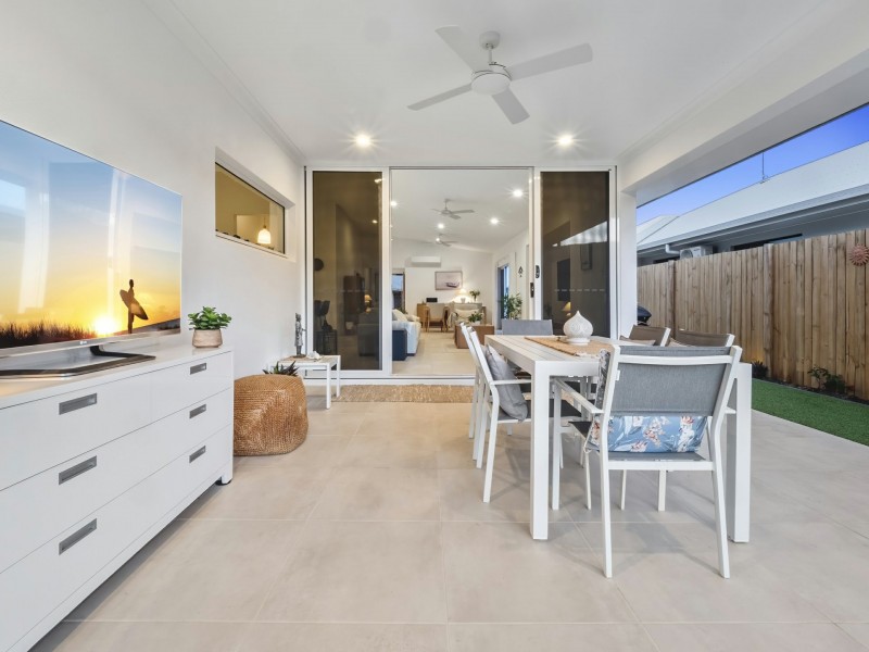 12 Rockingham Parade, Smithfield QLD 4878