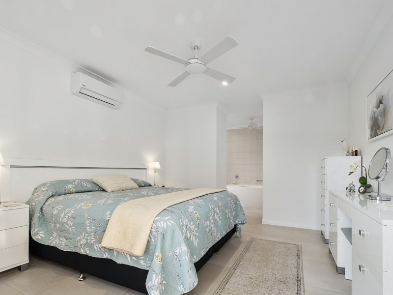 12 Rockingham Parade, Smithfield QLD 4878