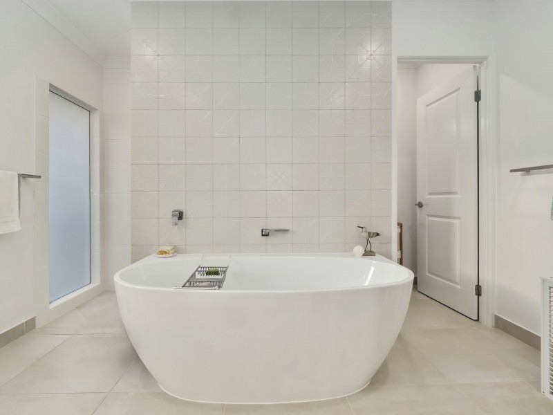 12 Rockingham Parade, Smithfield QLD 4878