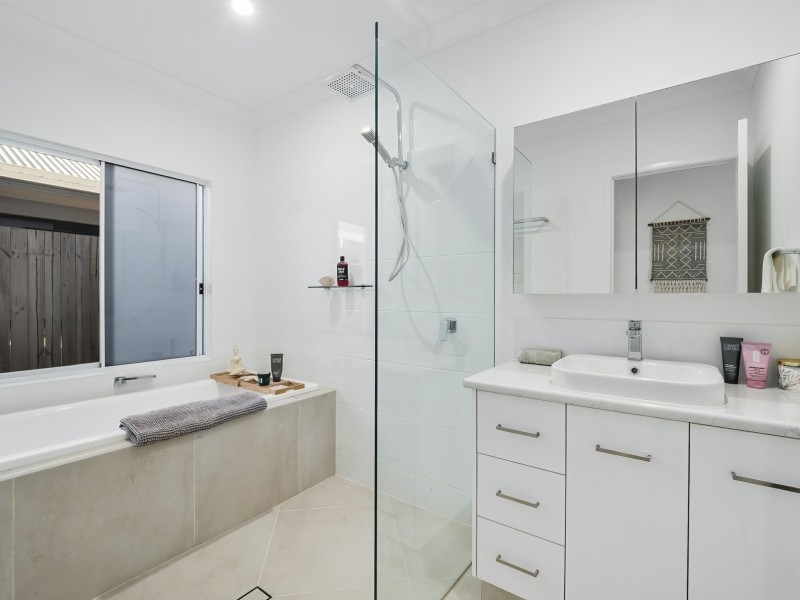 12 Rockingham Parade, Smithfield QLD 4878