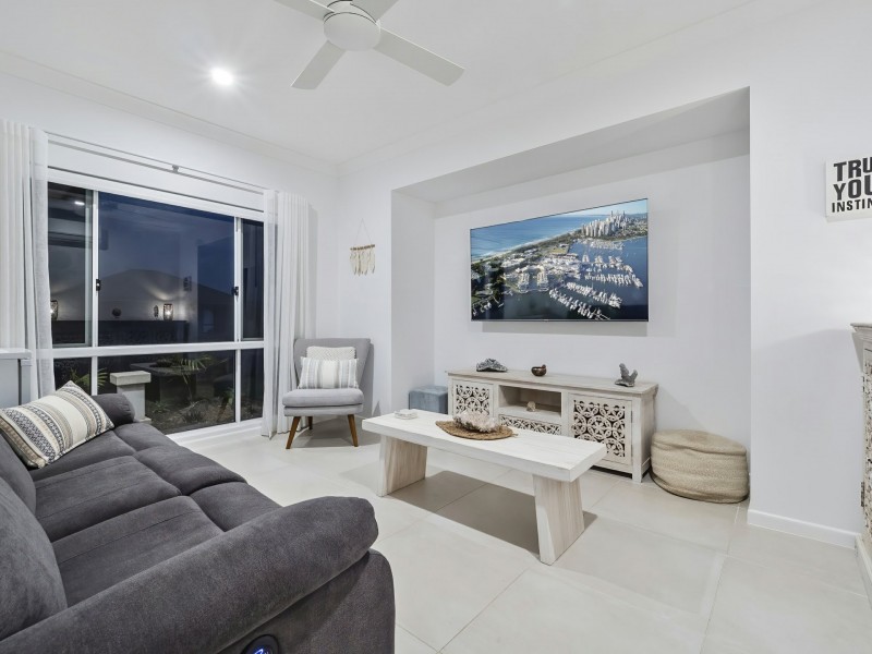 12 Rockingham Parade, Smithfield QLD 4878