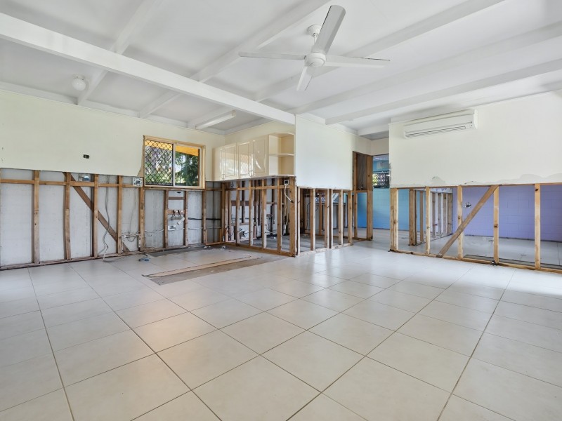 15 Mimosa Street, Holloways Beach QLD 4878